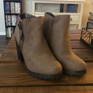 Heel booties